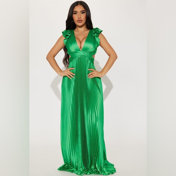 Fashion Nova Dresses & Skirts - Fashion Nova Ariana Pleated Maxi Dress - Vibrant Green | S
